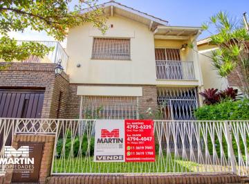 Casa · 158m² · 4 Ambientes · 1 Cochera · Casa 4 Amb con Jardín y Quincho en Martínez