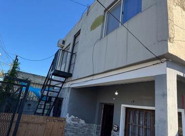 Departamento · 2 Dormitorios · Alquiler Depto 3 Amb en Pompeya Merlo