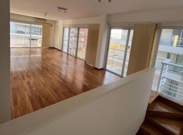 Departamento · 131m² · 4 Ambientes · 1 Cochera · Exclusivo Dúplex en Alquiler 3 Dorm., Dependencia y Cochera