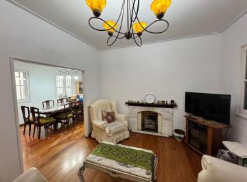 Casa · 127m² · 5 Ambientes · 2 Cocheras · Venta Casa Dos Dorm., Comodín y Cochera