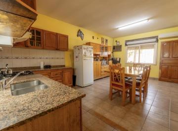 Casa · 200m² · 8 Ambientes · 2 Cocheras · Casa en Alberdi 4 Dorm. Cochera Doble Terraza con Parrillero