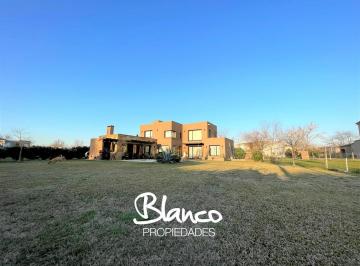Casa · 298m² · 5 Ambientes · 2 Cocheras · Casa en Venta en Haras Santa Maria, Escobar, G. B. a. Zona Norte