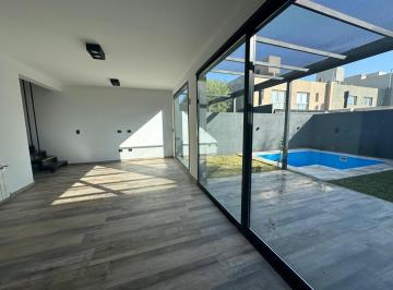 Casa · 180m² · 4 Ambientes · 2 Cocheras · Duplex en Venta Barrio La Luisita Co Pileta