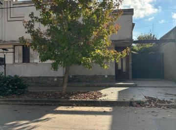 Casa · 170m² · 6 Ambientes · 1 Cochera · Alquiler Casa Familiar Zona Centro - Belgrano 1435