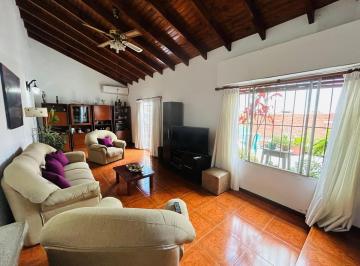 Casa · 246m² · 6 Ambientes · 1 Cochera · Venta/ Permuta Casa en 2 Plantas de 6 Amb. Dúplex - Cocheras - Patio - Terraza