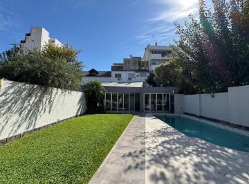 Casa · 278m² · 7 Ambientes · 2 Cocheras · Casa de 7 Ambientes con Cochera Doble Quincho y Pileta en Villa del Parque