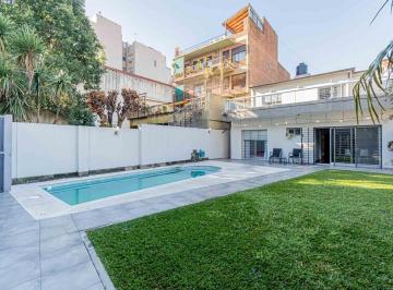 Casa · 327m² · 7 Ambientes · 2 Cocheras · Casa de 7 Ambientes con Cochera Doble Quincho y Pileta en Villa del Parque