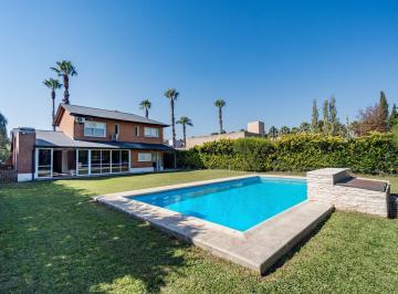 Casa · 239m² · 7 Ambientes · 2 Cocheras · Venta/permuta Casa en Funes Hills San Marino 4 Dormis - Funes