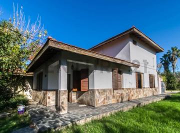 Casa · 141m² · 5 Ambientes · Casa en Venta 3 Dorm. con Pileta en City Bell 459 E/ 21c y 21d