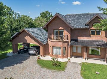 Casa · 400m² · 6 Ambientes · 2 Cocheras · Venta