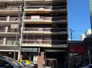 Departamento de 3 ambientes, Flores · Av Rivadavia 6300 C/cochera