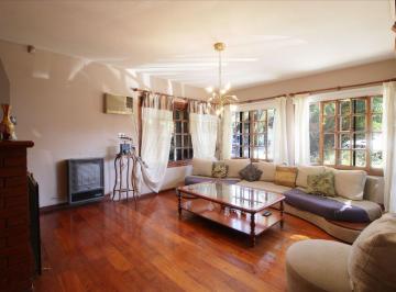 Casa · 229m² · 4 Ambientes · Impresionante Casa en Country Las Lajas!
