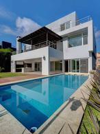 Casa · 520m² · 8 Ambientes · 3 Cocheras · Casa en El Yacht