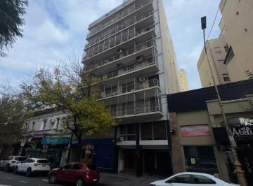Departamento de 4 ambientes, Barracas · Departamento de 4 Ambientes con Dep. de Servicio - Av Montes de Oca Al 1100