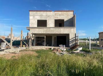 Casa · 144m² · 4 Ambientes · Casa a Terminar en Venta - 3 Dorm. 2 Baños - 250 m² - Cañuelas