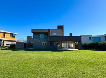 Casa · 270m² · 5 Ambientes · 4 Cocheras · Casa en Venta en Terravista