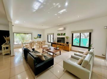 Casa de 8 ambientes, Malagueño · Vende Casa Hermosa E Funcional en Valle del Golf - Cba