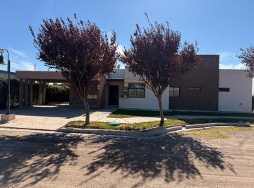 FACHADA · Hermosa Casa en Barrio Privado Carrascal