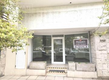Local comercial · 55m² · Local en Alquiler. a 20 m de Plaza Mitre. Frente en Blindex.