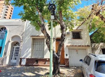 Casa · 190m² · 4 Ambientes · 1 Cochera · Casa en Venta Centrica