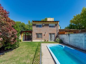 Casa · 150m² · 3 Ambientes · 1 Cochera · Venta/apta Crédito - Casa 2 Dorm. con Quincho, Pileta y Cochera en Baigorria, Santa Fe.