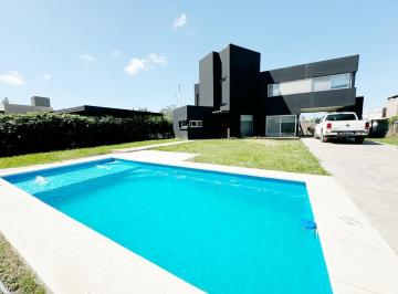 Casa · 160m² · 3 Dormitorios · 1 Cochera · Casa con Pileta, 3 Dorm., Las Acequias, Roldan