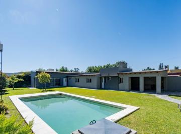 Casa · 97m² · 3 Ambientes · 1 Cochera · Casa en Venta - Dos Dorm. Piscina Funes City