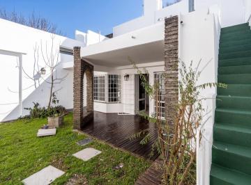 Casa · 147m² · 5 Ambientes · Casa en Venta - Tres Dorm. - Tiro Suizo, Rosario