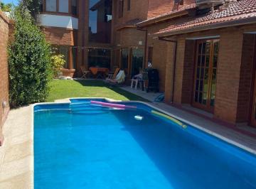 Casa · 361m² · 8 Ambientes · 1 Cochera · Venta Casa