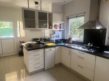 Casa · 192m² · 4 Ambientes · 1 Cochera · Casa en Alquiler en Santa Barbara, Tigre, G. B. a. Zona Norte