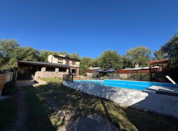 Casa · 278m² · 6 Ambientes · 1 Cochera · Casa en Villa Parque Siquiman