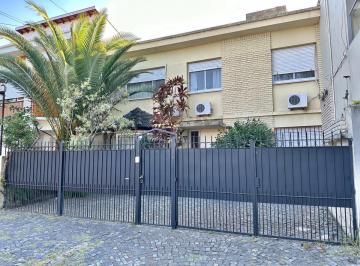 PH · 125m² · 6 Ambientes · 1 Cochera · Unico en La Zona! Comodisima Casa de 4 Dorm., Entrada Para un Auto y Buen Patio/jardin.