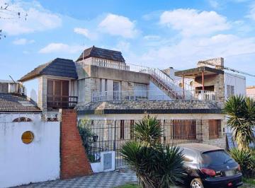 Casa de 4 ambientes, Rosario · Casa 2 Plantas, Quincho y Terraza en Alquiler y Opción Venta
