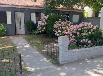 Casa · 100m² · 4 Ambientes · 2 Cocheras · Dúplex en Venta - 2 Dorm. 2 Baños - 200 m² - Santa Teresita