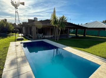 Casa · 156m² · 2 Dormitorios · 1 Cochera · Casa en Alquiler en Bahia Blanca