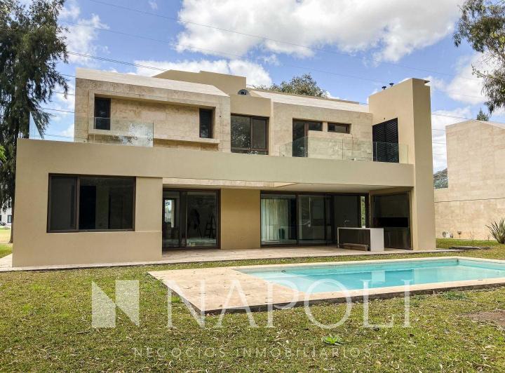 Casa · 350m² · 7 Ambientes