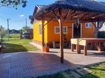 Casa · 25m² · 2 Ambientes · 4 Cocheras · Venta de Casa Quinta con Quincho y Amplia Pileta en Domsela