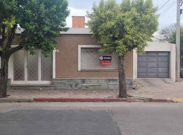 Casa · 145m² · 5 Ambientes · 2 Cocheras