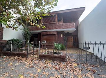 Casa · 250m² · 5 Ambientes · 2 Cocheras · Casa 5 Ambientes en Venta Merlo Centro