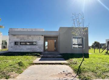 Casa · 565m² · 4 Ambientes · 4 Cocheras · Casa - Santa Lucia