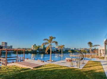 Casa · 400m² · 5 Ambientes · 4 Cocheras · Venta de Casa Exclusiva Barrio Privado Nuevo Quilmes