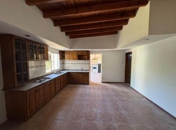 Casa · 240m² · 4 Ambientes · 1 Cochera · Venta Casa 3 Habitaciones Guaymallen