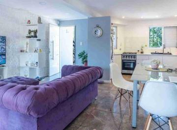 Casa · 213m² · 8 Ambientes · 1 Cochera · Casa en Venta con Patio y Pileta Gro. Baigorria