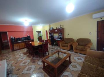 Casa · 190m² · 6 Ambientes · 1 Cochera · Venta Casa Dos Plantas Terraza 6 Ambientes Cochera