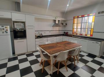 Casa · 170m² · 4 Ambientes · 1 Cochera · Venta Casa 4 Amb. Pileta/cochera Avellaneda Apta C