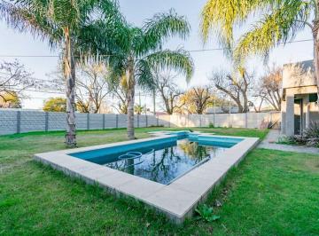 Casa · 313m² · 7 Ambientes · Venta Casa Funes Zona Cercana Centro Pileta 4 Dorm