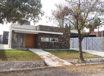 Casa de 8 ambientes, Guaymallén · Casa Para Alquiler
