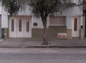 PH · 156m² · 3 Ambientes · 1 Cochera · Venta Casa Barrio Pueyrredon Tres Dorm.