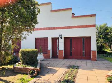 Casa · 250m² · 8 Ambientes · 1 Cochera · Casa 3 Dorm. Zona Parque de La Agricultura R