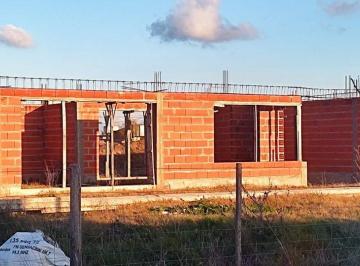 Casa · 100m² · 5 Ambientes · 1 Cochera · Casa en Venta en Arana